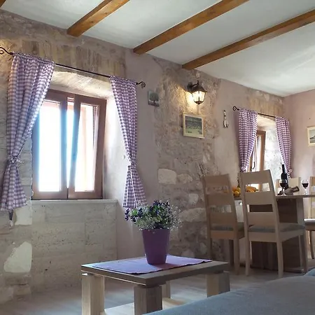 Dvor Рогозница