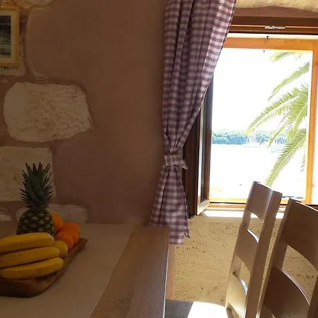 Dvor * Рогозница