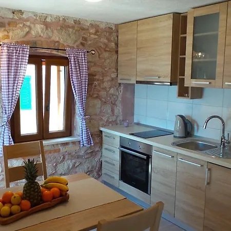 Dvor * Rogoznica (Sibenik-Knin)