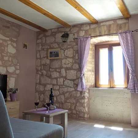 Dvor * Rogoznica (Sibenik-Knin)