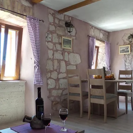 Dvor Apartment *
