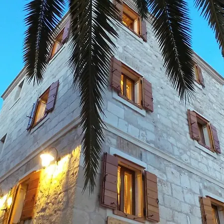 Dvor Rogoznica (Sibenik-Knin)