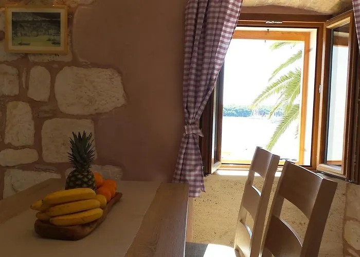 Dvor * Rogoznica (Sibenik-Knin)