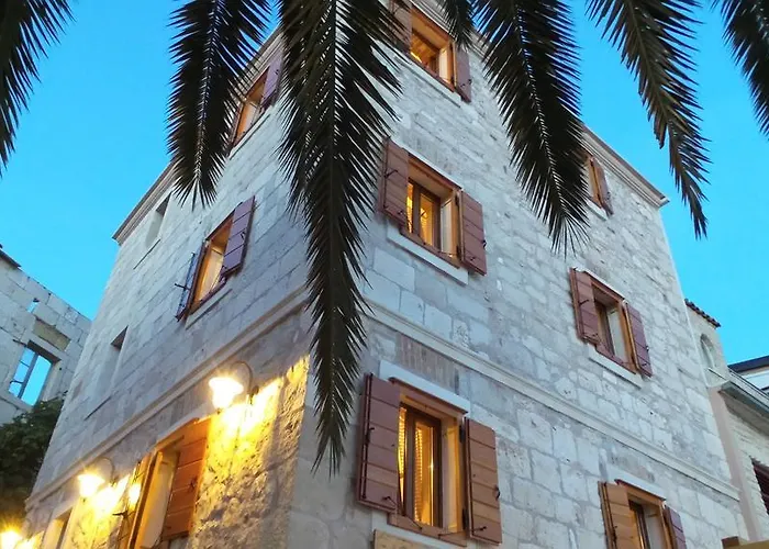 Dvor Rogoznica (Sibenik-Knin)